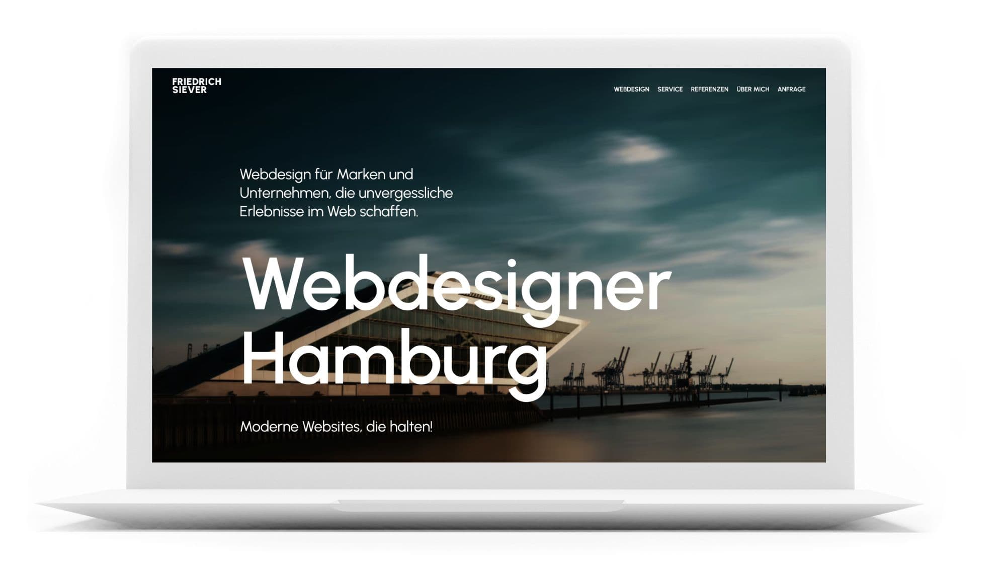 Webdesign Referenz: Corporate Website für einen Webdesigner und Webentwickler präsentiert auf einem MacBook-Display mit einem überlangem Hamburger-Hafen-Bild.