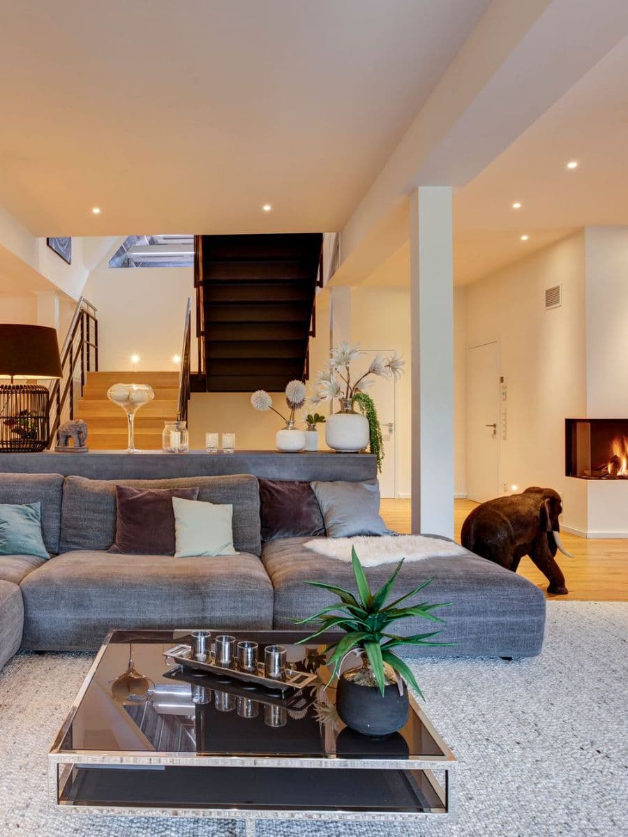 Detailfotografie eines modernen, warmen Wohnzimmers aus dem Referenzprojekt 'Embert Raumkonzept Innenarchitektur' – Beispiel für die hochwertige Bildwelt des Webdesigns.