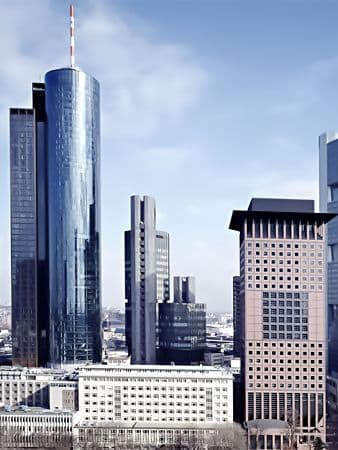 Detailaufnahme des Main Towers in Frankfurt aus dem Website-Projekt 'SAA Schweger' als Beispiel für die schöne Bildsprache des Webdesigns