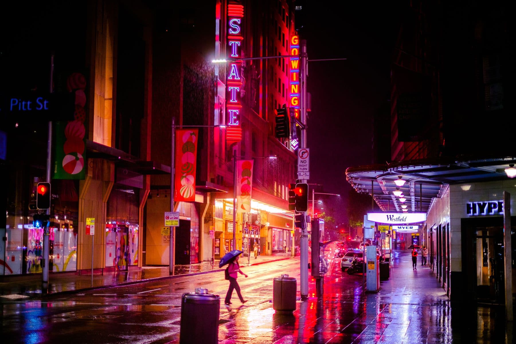 Startbild von des Frontend-Referenzprojekts 'Faktor 4' mit 3D-Shader-Animation