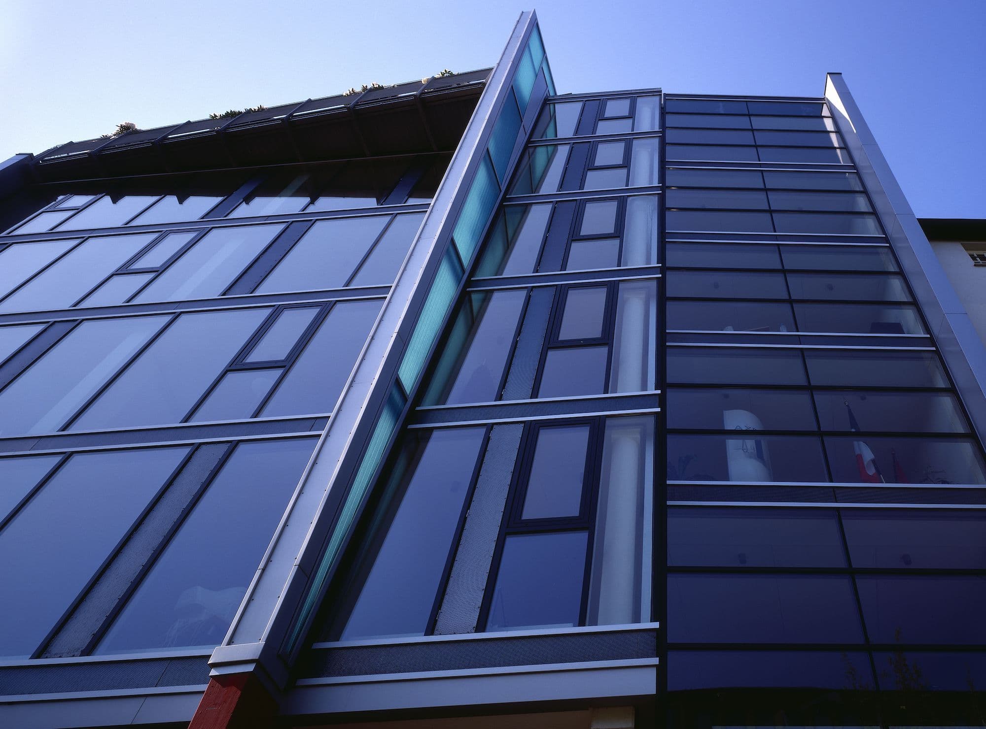 Architekturfotografie eines Bürogebäudes aus dem Website-Referenz-Projekt 'weidemann architektur' als Beispiel für die moderne Bildsprache des Webdesigns