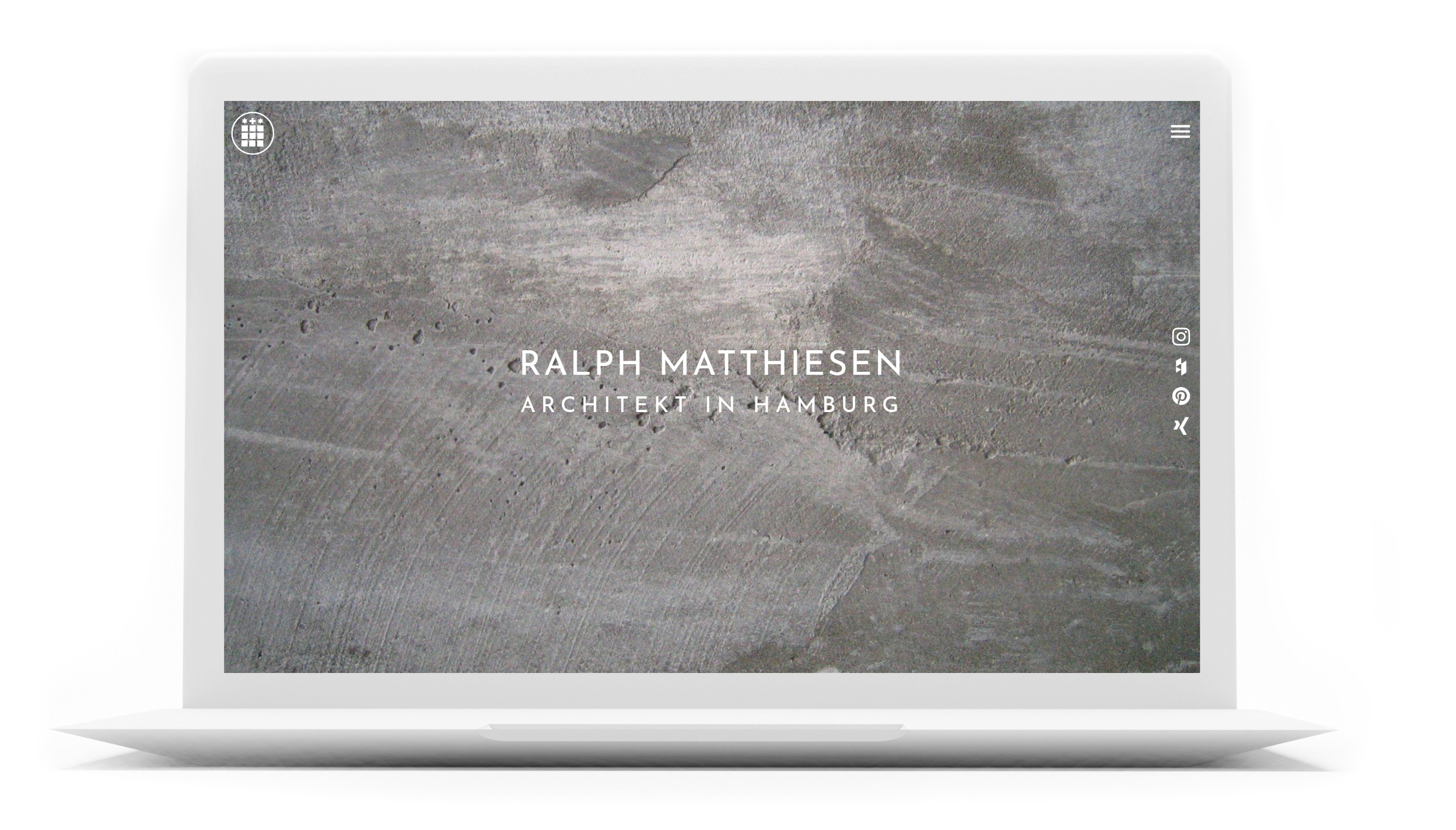 Laptop mit Ralph Matthiesen Architekturwebsite