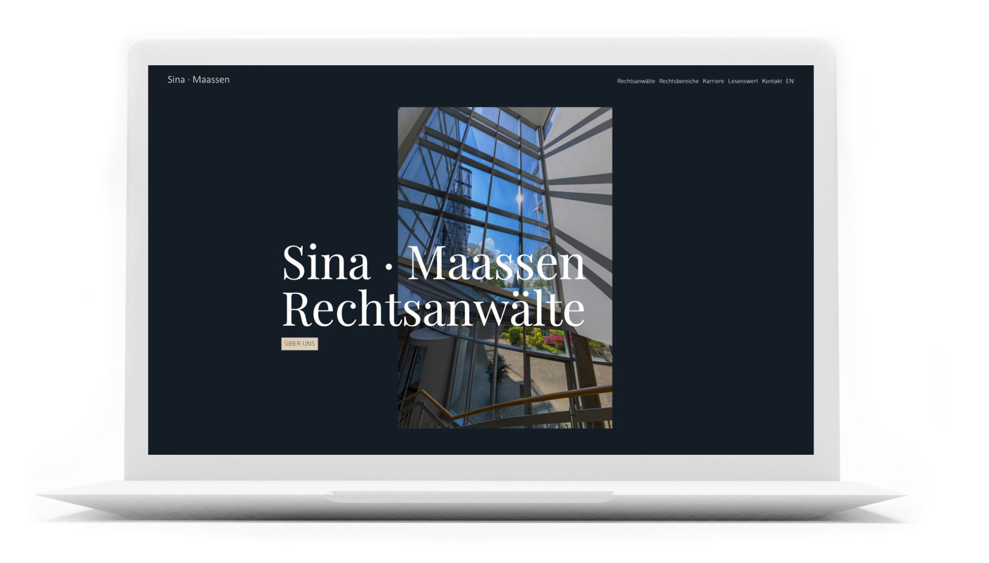 Sina Maassen Rechtsanwälte - Website Darstellung Laptop